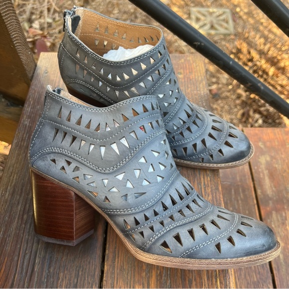 SOFFT WESTWOOD DENIM BLUE GRAY ANKLE BOOTIES SIZE 8.5 - Picture 14 of 14